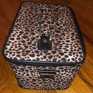 Cosmetic travel tote bag - cheetah print